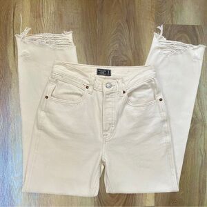 🦋 Abercrombie vintage high rise distressed straight jeans in ivory white size 25